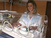 V karlovarské nemocnici se těmto fatálním omylům snaží vyhout důkladným označením novorozených miminek a jejich maminek.