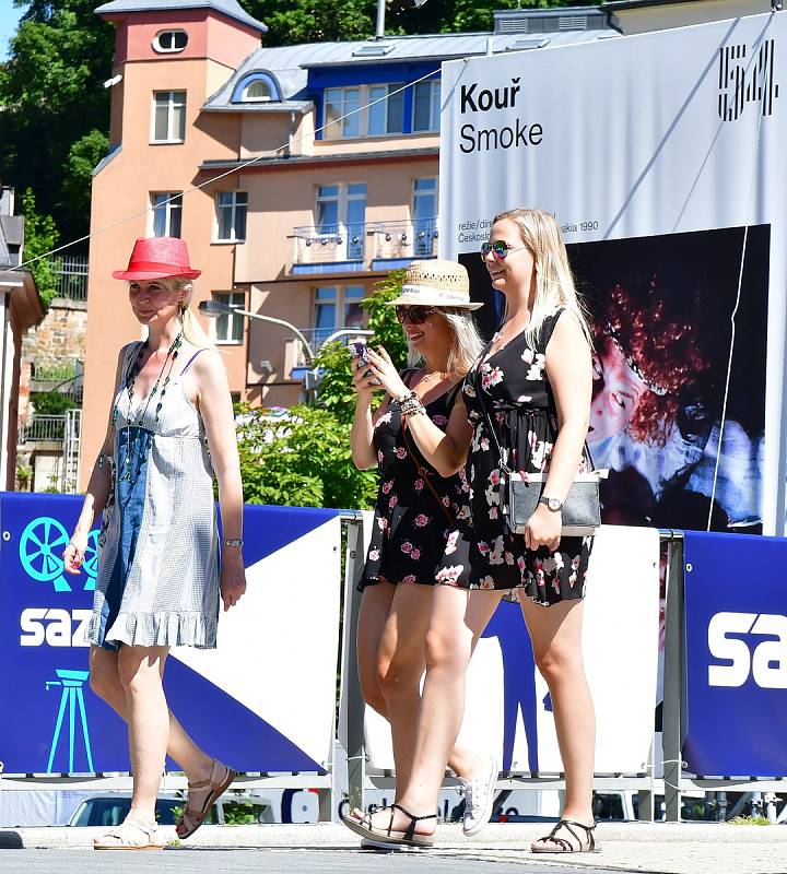 V lázeňském městě je v plném proudu 54. ročník MFF Karlovy Vary.