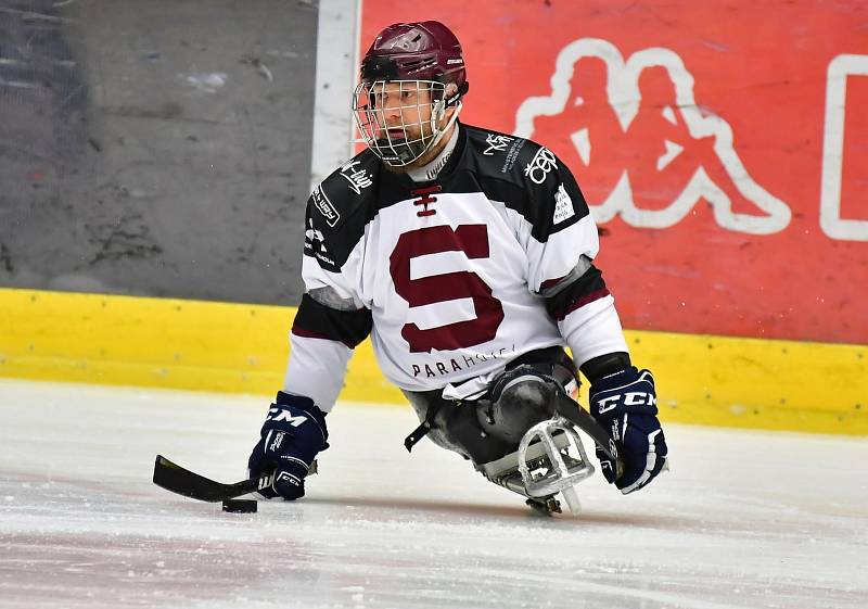 Para hokejisté SKV Sharks Karlovy Vary v souboji s pražskou Spartou urvali vysokou výhru 8:1.