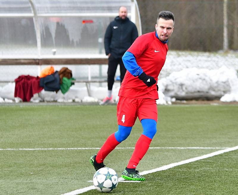 Nejen trenér či nově předseda komise mládeže OFS Karlovy Vary, ale také i nadále stále produktivní hráč, to je Lukáš Jankovský.