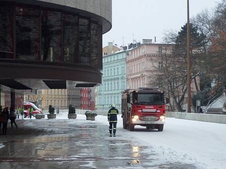 Cvičení složek integrovaného záchranného systému při simulovaném požáru v hotelu Thermal.