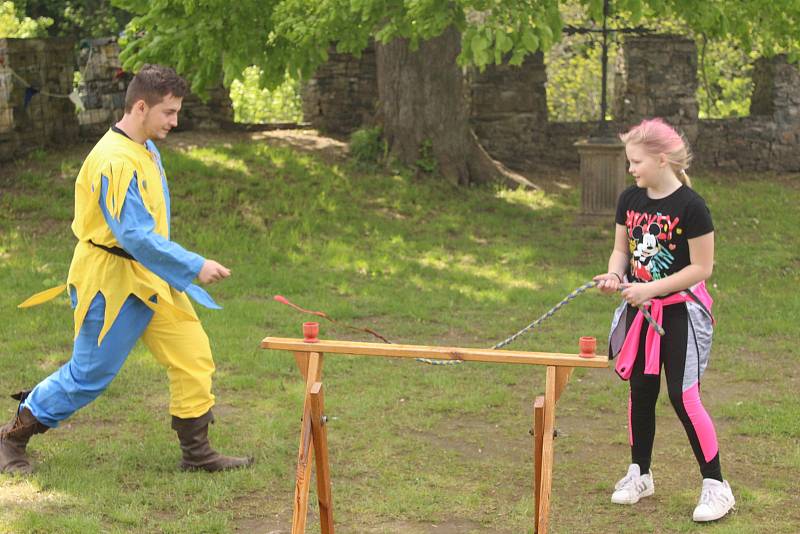 Lidé využili první velké příležitosti a vyrazili se pobavit na Horní hrad.