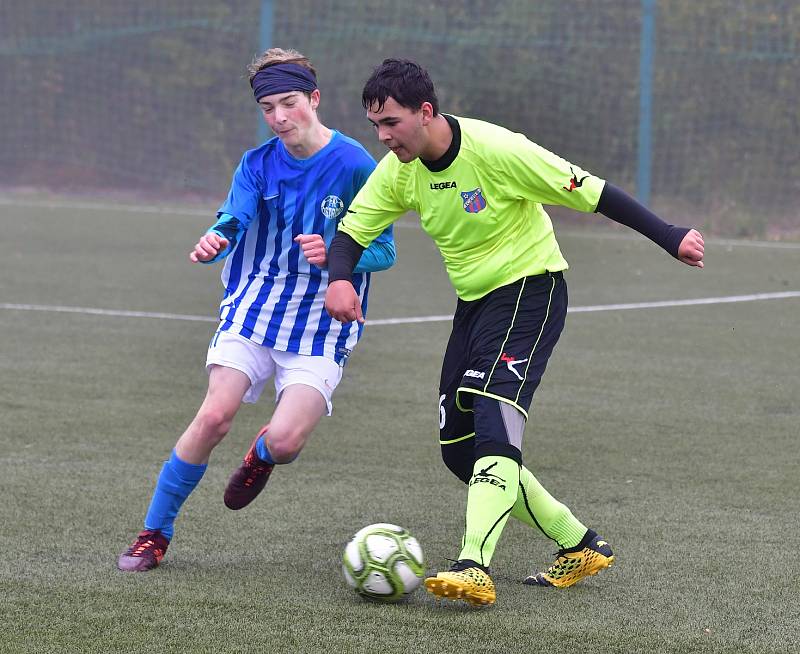 Dorostenci Ostrova se na vítězství natrápili, když udolali FC Cheb v poměru 4:3.