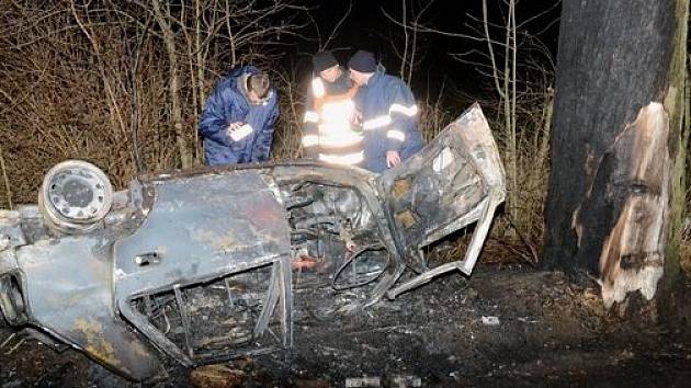 Mladému řidiči už záchranáři nemohli pomoct. 