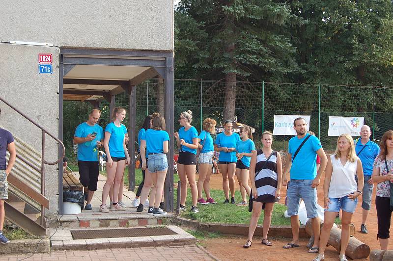 Nové beachvolejbalové hřiště o čtyřech kurtech bylo slavnostně otevřeno v karlovarských Tuhnicích.