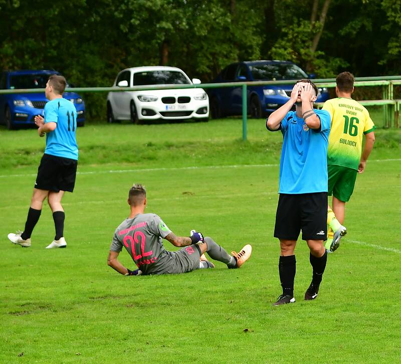 Dvory (ve žlutém) porazily 7:0 výběr Lomnice.