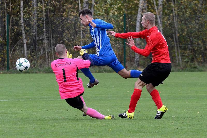 O další gólový rekord se postarali o víkendu fotbalisté FK Ostrov (v modrém), když výběr Citic (v červeném) porazili vysoko 14:0!