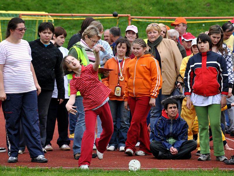 Sportovní den domovů sociálních služeb Karlovarského kraje se konal na stadionu AC Start Karlovy Vary