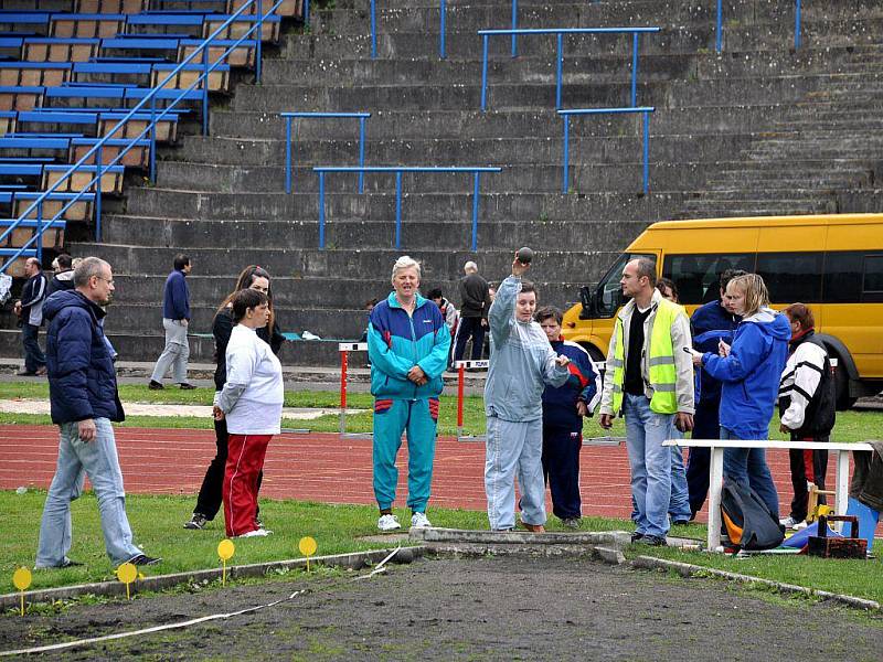 Sportovní den domovů sociálních služeb Karlovarského kraje se konal na stadionu AC Start Karlovy Vary