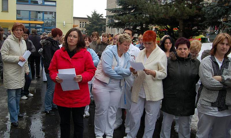 Stávka zaměstnanců karlovarské nemocnice.