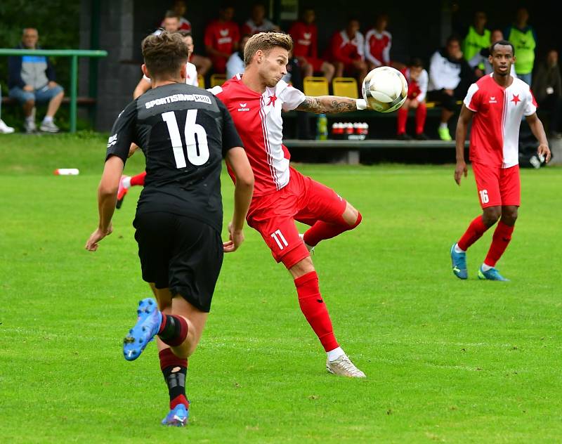 Tři body urvala v souboji s rezervou pražské Slavie fotbalová družina trenéra Mariána Geňa, která slavila výhru 2:1.