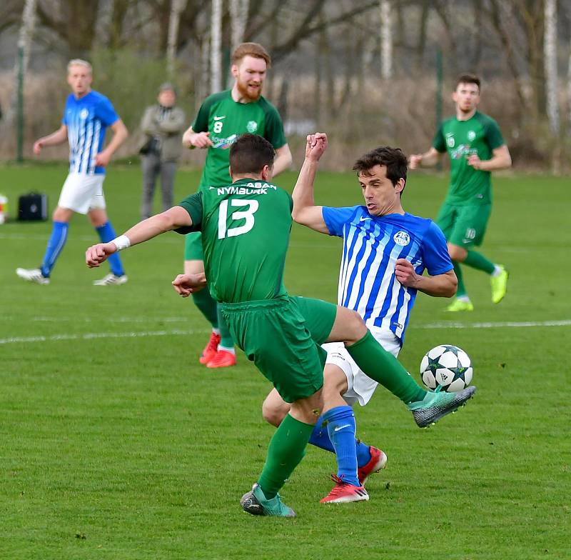 Fotbalisté Ostrova dosáhli proti Nymburku (v zeleném) na důležitou výhru 3:2.