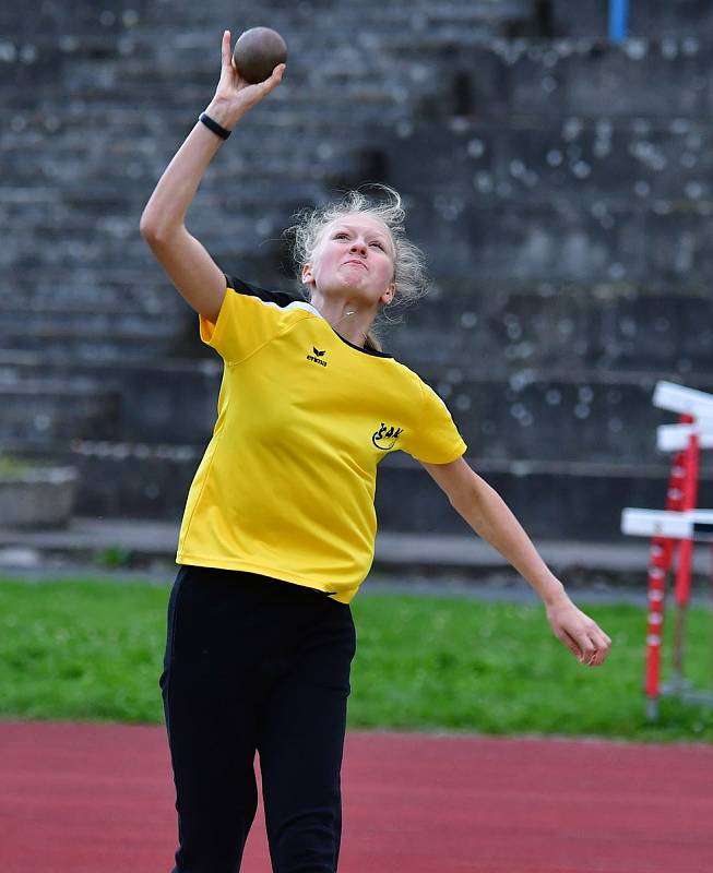 Karlovarské kontrolní závody uspořádal v týdnu na městském atletickém stadionu v lázeňském městě Triatlet Karlovy Vary.