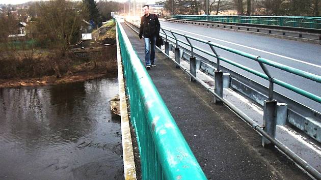 Karlovy Vary - Doubský most přes řeku Ohři čeká rekonstrukce, která potrvá až do podzimu.