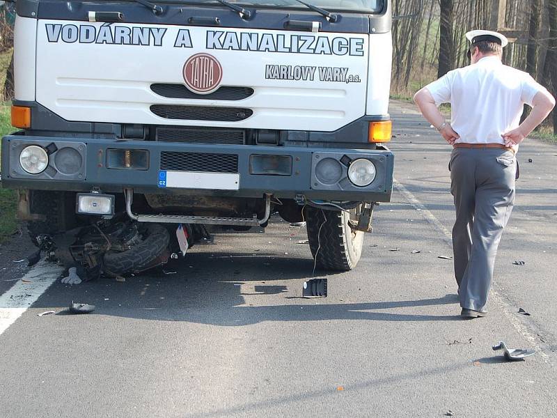 Smrtelná nehoda u Nové Role na Karlovarsku.