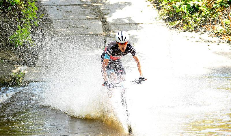 Nevyzpytatelný brod u tenisového areálu Gejzírpark nadělal v rámci 19. ročníku Karlovarského  AM bikemaratonu nejednomu bikerovi nemálo starostí, když někteří z nich se nedobrovolně vykoupali. Jak tomu bude letos?