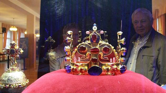 Z výstavy Karel IV. a korunovační klenoty v Alžbětiných lázních.