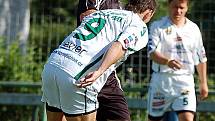 V přátelském fotbalovém utkání v rámci letní přípravy změřili své síly hokejisté HC Energie Karlovy vary (v bílém) s týmem I. B třídy KSNP Sedlec (v černém). Nakonec se z výhry 4:1 radovali hokejisté Energie.
