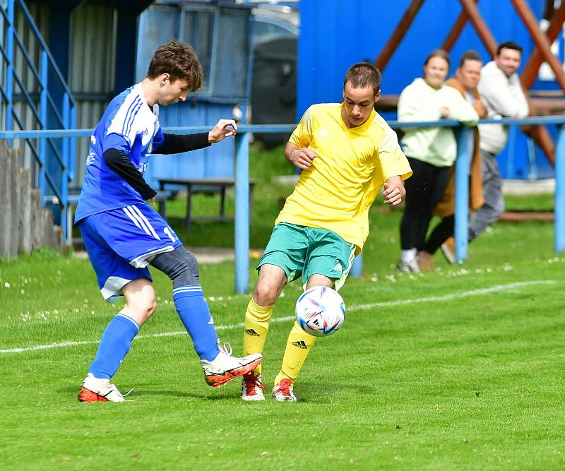 Teplá (ve žlutém) neuspěla v Nejdku, prohrála 0:6.