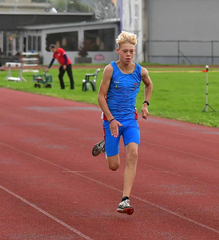 Karlovarské kontrolní závody uspořádal v týdnu na městském atletickém stadionu v lázeňském městě Triatlet Karlovy Vary.