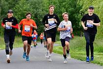 Meandr Ohře hostil první zastavení týmu RunCzech na podporu projektu Česko běží dál, když se během závodu představili na startovním roštu mladí volejbalisté, fotbalisté, atleti a další běžci z Karlovarského kraje.