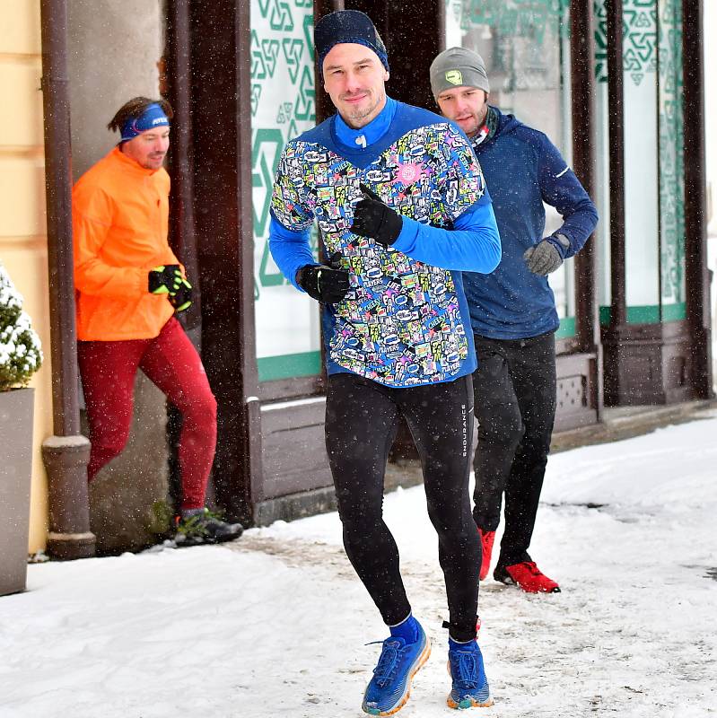 Dvanáctým dílem pokračoval o víkendu 20. ročník Zimního běžeckého poháru Kadaň. Tentokrát čekal závodníky, kterých se sešlo na startovním roštu 186, desetikilometrový Běh historickou Kadaní.