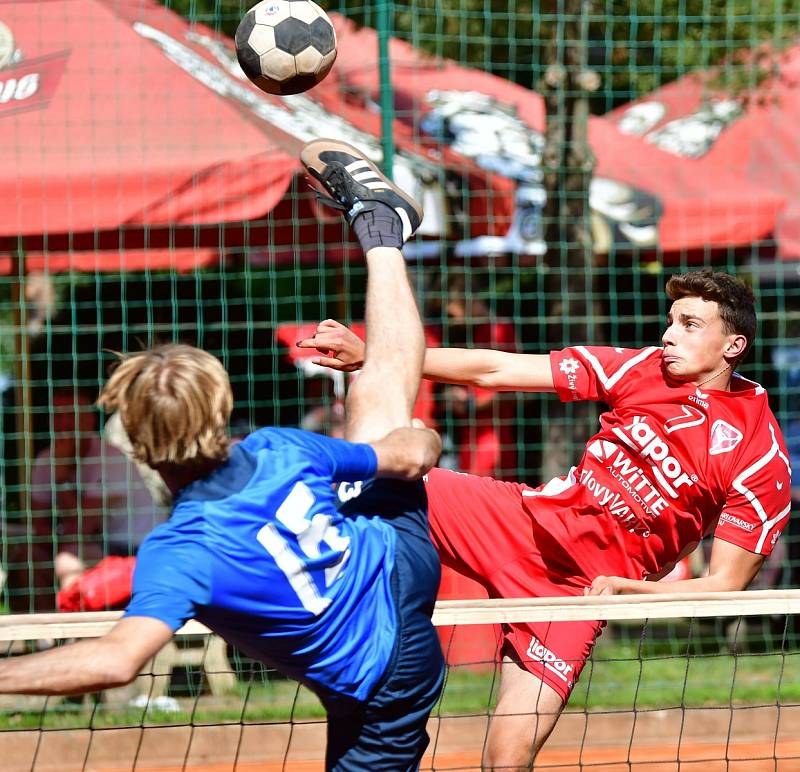 Nohejbalisté Liaporu zvládli dohrávku 1. kola extraligy, když na svém stadionu v Doubí porazili Žatec 6:2.