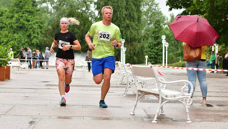 Desátý ročník SpaRun Mariánské Lázně ovládli plzeňský Pavel Štěpáník a německá běžkyně Kerstin Schmidt.