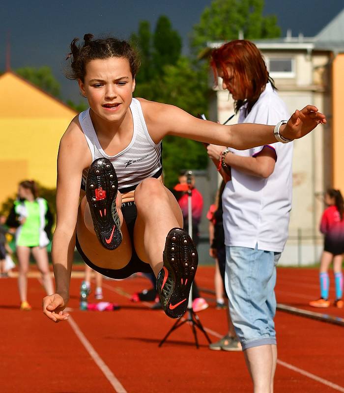 Atletický stadion v Ostrově  patřil mistrovství Karlovarského kraje mladšího žactva ve vícebojích a také 1. kolu OMD mladšího žactva, závodů se zúčastnilo devětapadesát atletů.