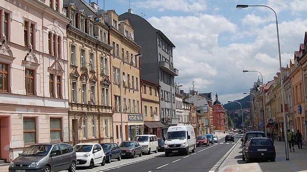 Po roční rekonstrukci Sokolovské ulice v Karlových Varech byla v úterý 28. července tato důležitá komunikace opět zcela zprovozoněna.