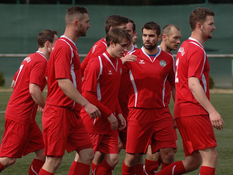 Fotbalisté Rotasu Rotava (v bílém) udolali v domácím prostředí jedenáctku Baníku Union Nové Sedlo.