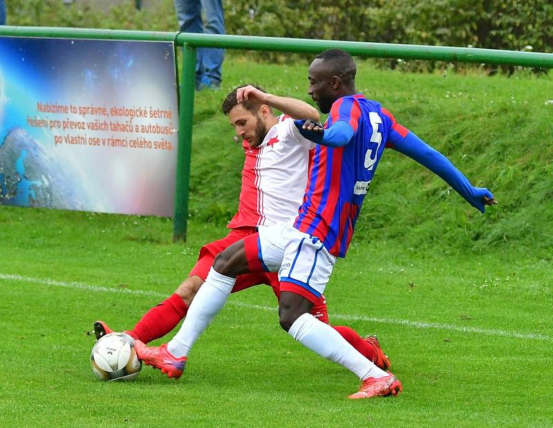 Západočeské derby přetavila v tříbodový zisk karlovarská Slavia, která porazila rezervu Viktorie Plzeň posilněnou o několik hráčů ligového A-týmu 1:0.