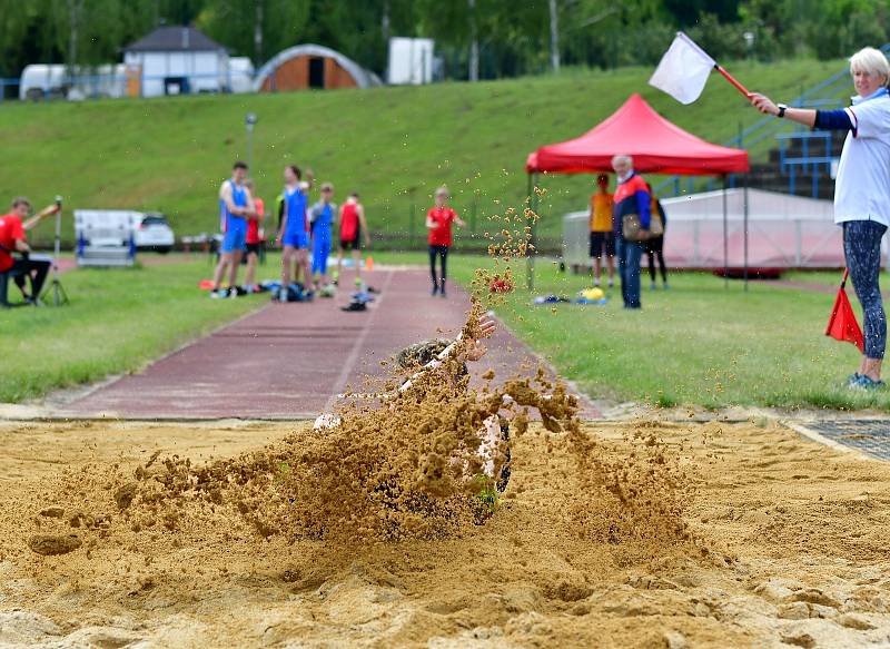 Ostrov hostí ve středu 3. června od 16 hodin na svém atletickém stadionu mistrovství kraje žactva v pětiboji.