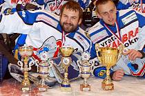 Hráči karlovarského SKV Sharks porazili sledgehokejisty Sparty a náročnou sezonu zakončili ziskem ligového bronzu.