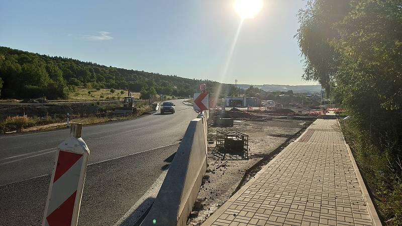 V současné době se pracuje hned na třech úsecích D6, všechny se nacházejí mimo území Karlovarského kraje.