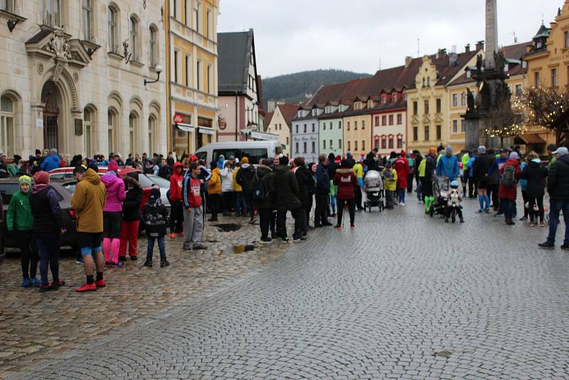 Tradiční novoroční běh kolem Lokte.