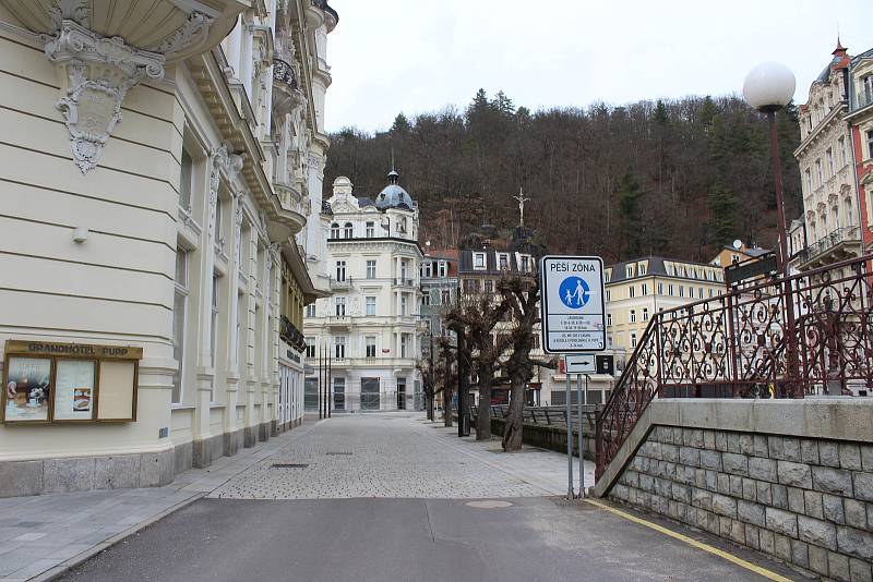 Prázdné prostranství u hotelu Pupp.