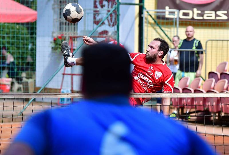 Nohejbalisté Liaporu zvládli dohrávku 1. kola extraligy, když na svém stadionu v Doubí porazili Žatec 6:2.