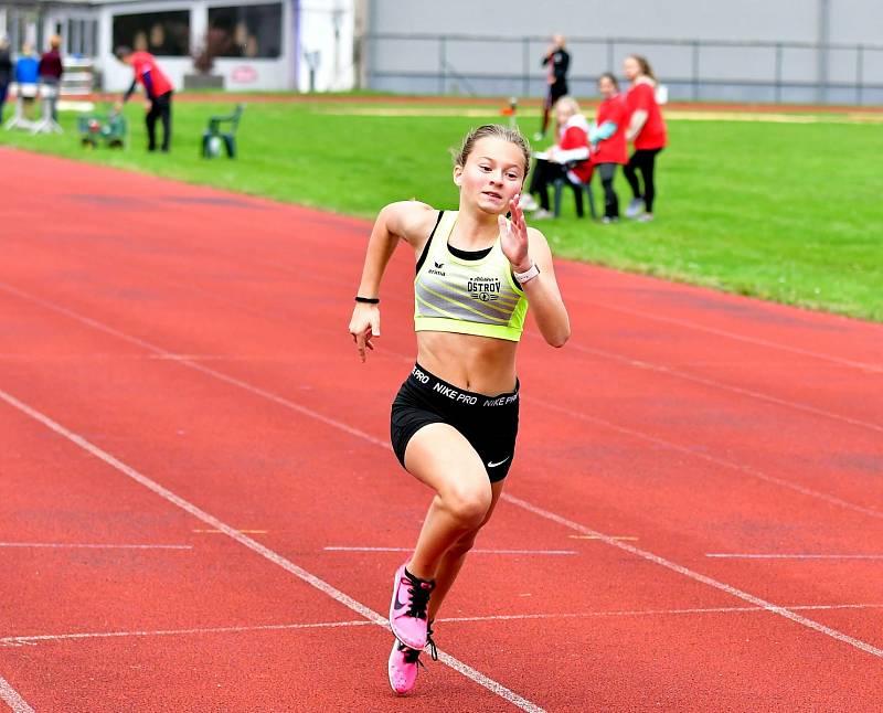 Karlovarské kontrolní závody uspořádal v týdnu na městském atletickém stadionu v lázeňském městě Triatlet Karlovy Vary.