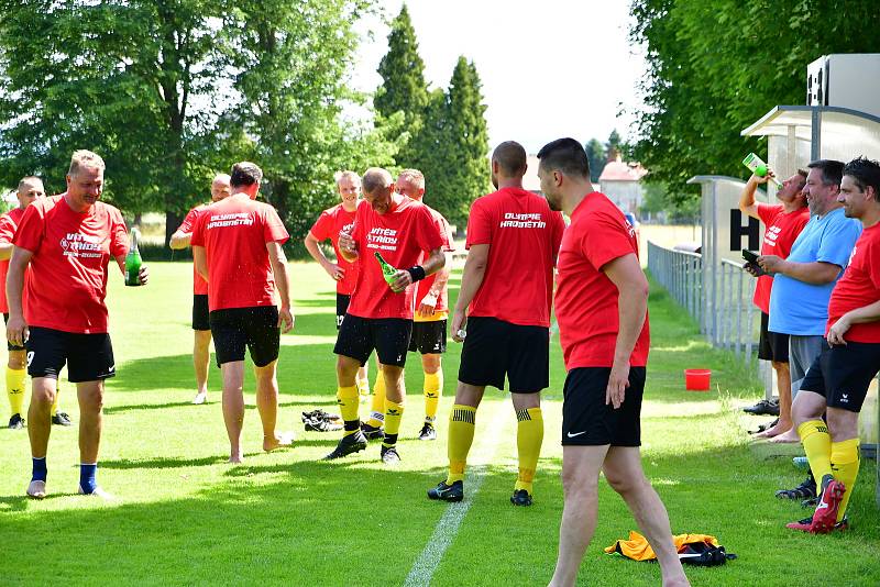 Béčko Hroznětína na závěr soutěže padlo, když nestačilo na Stanovice, ale zklamání posléze vystřídaly postupové oslavy.