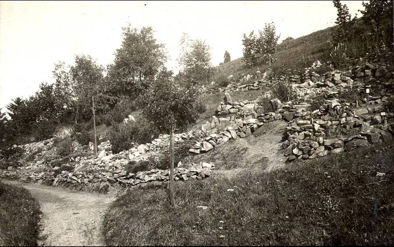 Dobové fotografie Bečovské botanické zahrady.