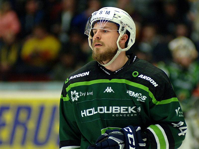 Hokejisté HC Energie (v zeleném) hostili Jihlavu. Petr Šenkeřík