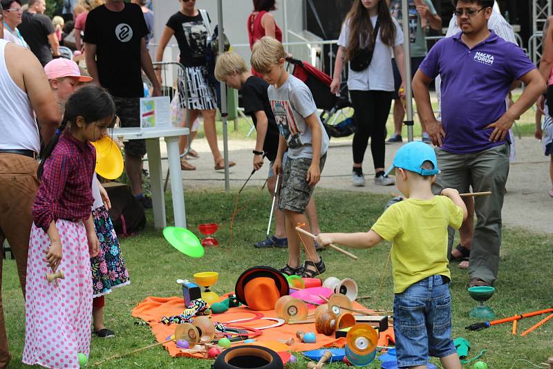 Roztančený festival v krajské režii přilákal stovky lidí.