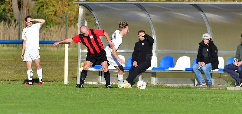 Porážku 1:5 si připsal o víkendu na konto Sadov, který na stadionu ve Staré Roli podlehl 1:5 Stanovicím.