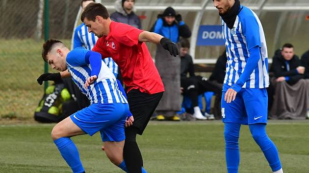 FK Ostrov - FK Tatran Kadaň 3:0 (1:0).