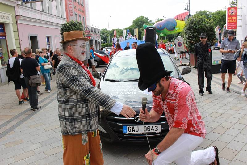 Karnevalový průvod prošel Karlovými Vary sledován stovkami přihlížejících.