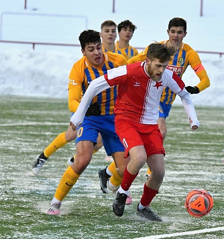 Fotbalisté karlovarské Slavie si drze vyšlápli na omlazený tým ligové Opavy, který porazili v poměru 3:0.