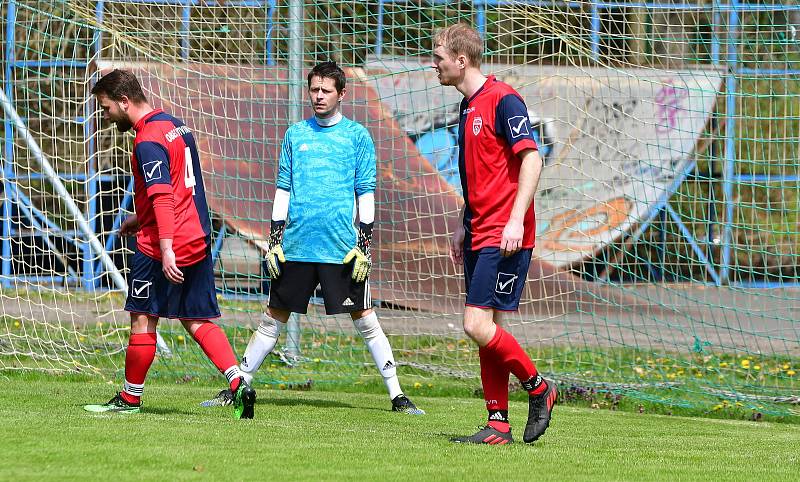 Dalovice (ve žlutém) zdolaly Útvinu 3:1.