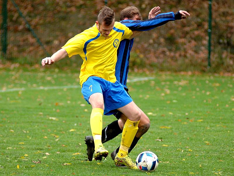 Fotbalisté Hranic  (ve žlutém) doma rozstříleli Kynžvart 6:0.