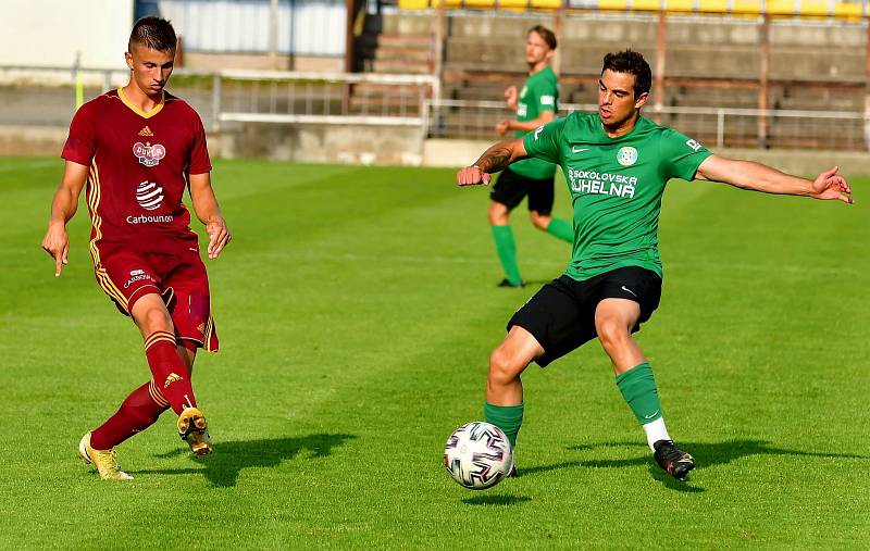 Čtyři branky museli skousnout fotbalisté Baníku Sokolov v duelu s béčkem Dukly Praha na stadionu v Blšanech.